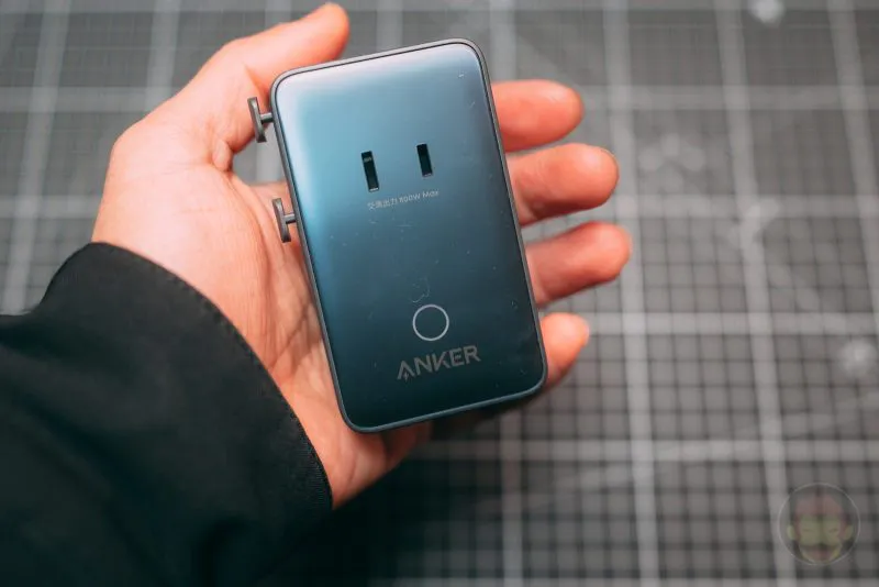 出国旅游再也不用担心电源插座问题了！ Anker推出兼容200个国家的旅行适配器