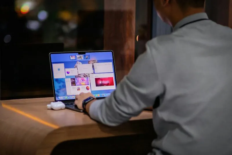 MacBook/iPad 供应乌云密布。夏普工厂出售失败 8月将停产