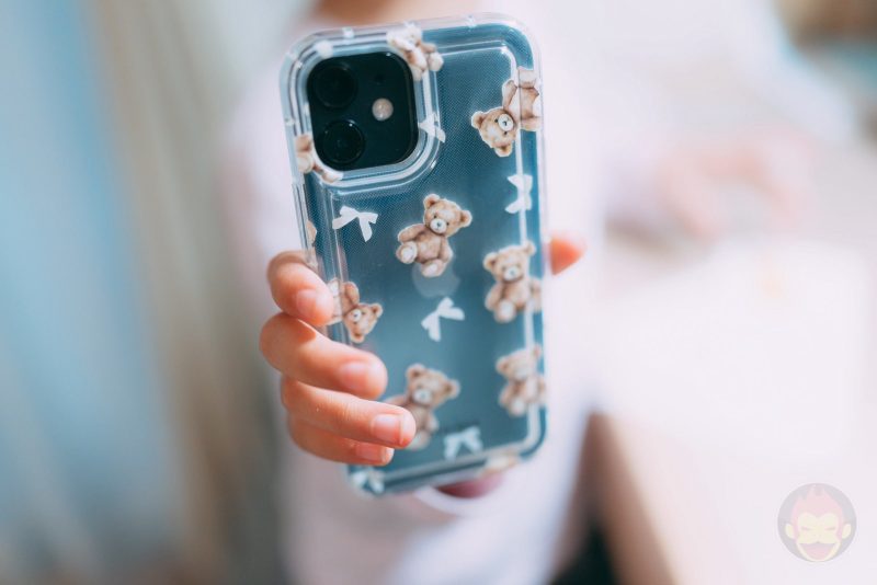 虽然我推荐 iPhone 16e/17e，但我上小学的女儿却选择了 iPhone 12/13 mini。